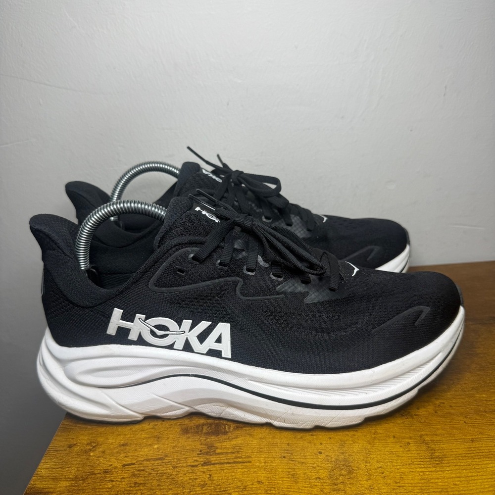 Hoka Clifton 10 Running Shoes Women Size 10 Black White 1162031 BWHT